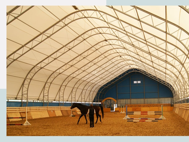 Строительство конных манежей в Партизанске